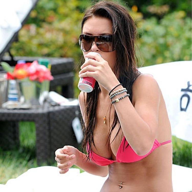 15P Audrina Patridge nude tits and smoking cleavage