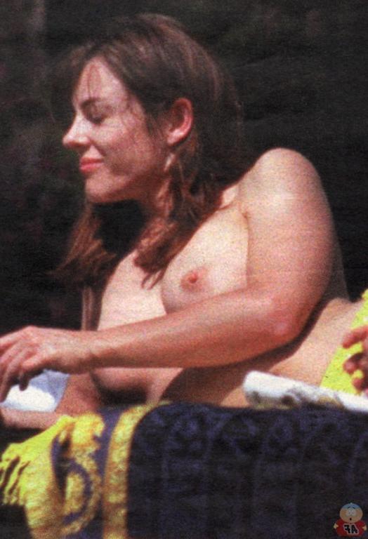 15P sexy British MILF Elizabeth Hurley caught naked outdoors