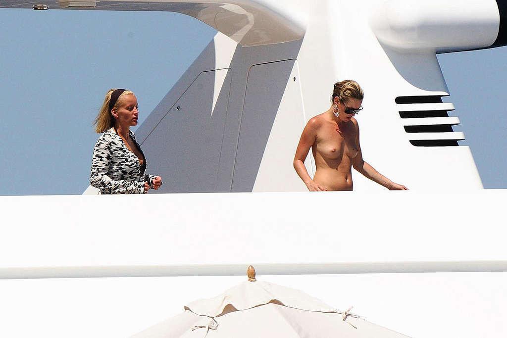 16P Kate Moss has a nipple slip and enjoying on yaht in topless