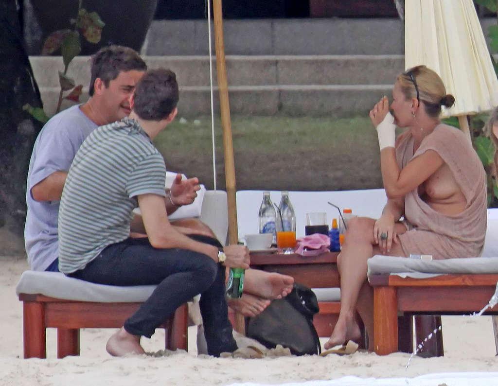 16P Kate Moss has a nipple slip and enjoying on yaht in topless