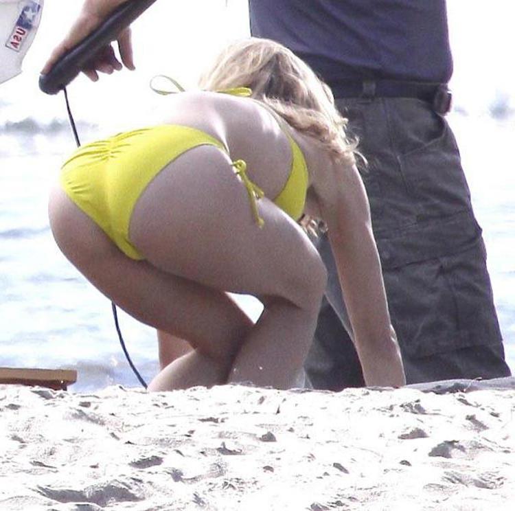 15P Annalynne McCord fine nipple slip and sweet ass