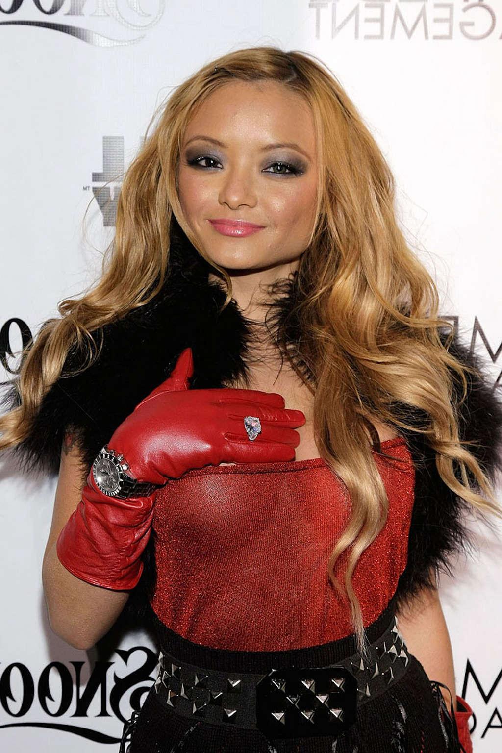 10P Tila Tequila nipple slip in public paparazzi pictures and exposing her nice big 