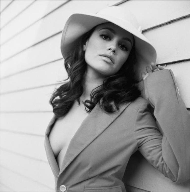 15P Rachel Bilson upskirt panties and perky cleavage