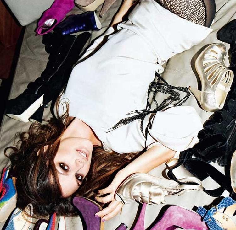 15P Rachel Bilson upskirt panties and perky cleavage