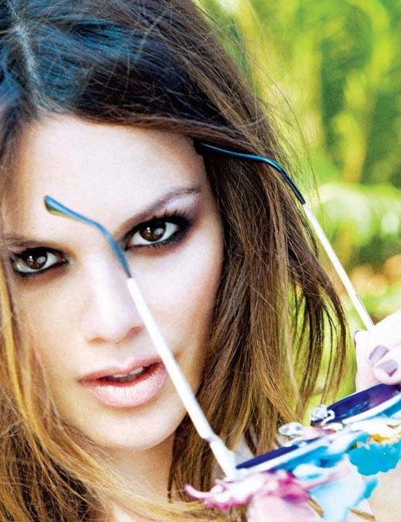 15P Rachel Bilson upskirt panties and perky cleavage