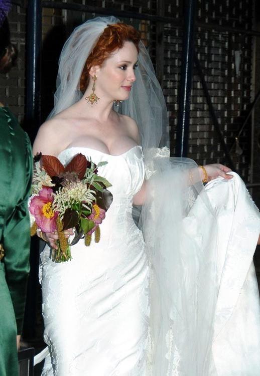 15P Christina Hendricks big cleavage in wedding dress