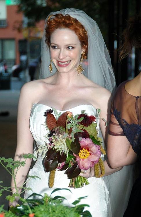 15P Christina Hendricks big cleavage in wedding dress