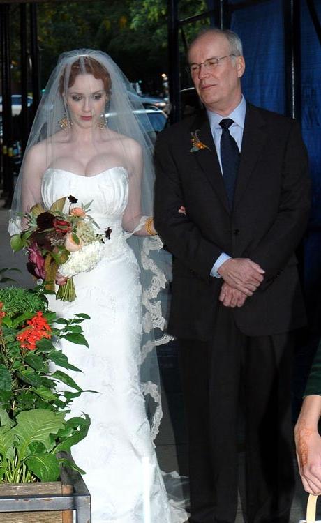 15P Christina Hendricks big cleavage in wedding dress