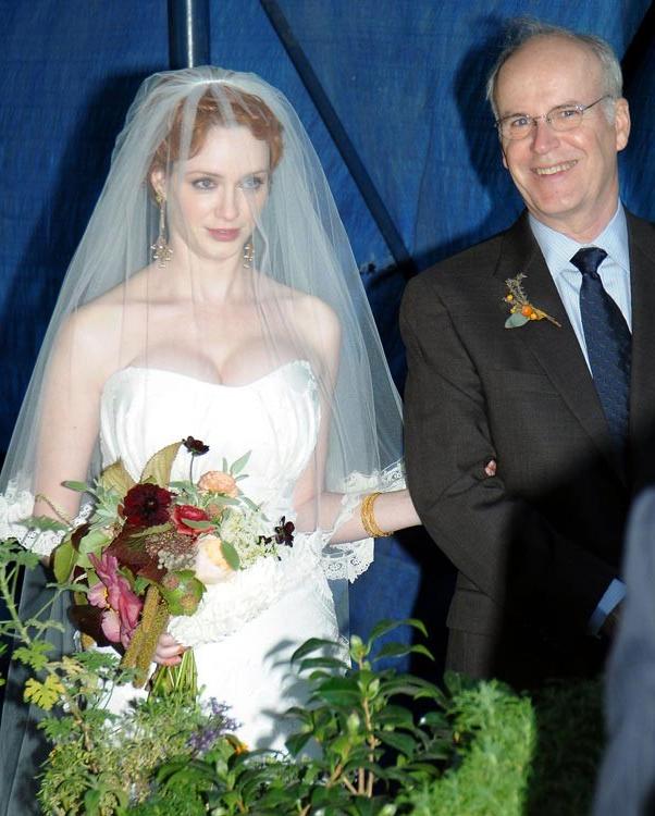 15P Christina Hendricks big cleavage in wedding dress