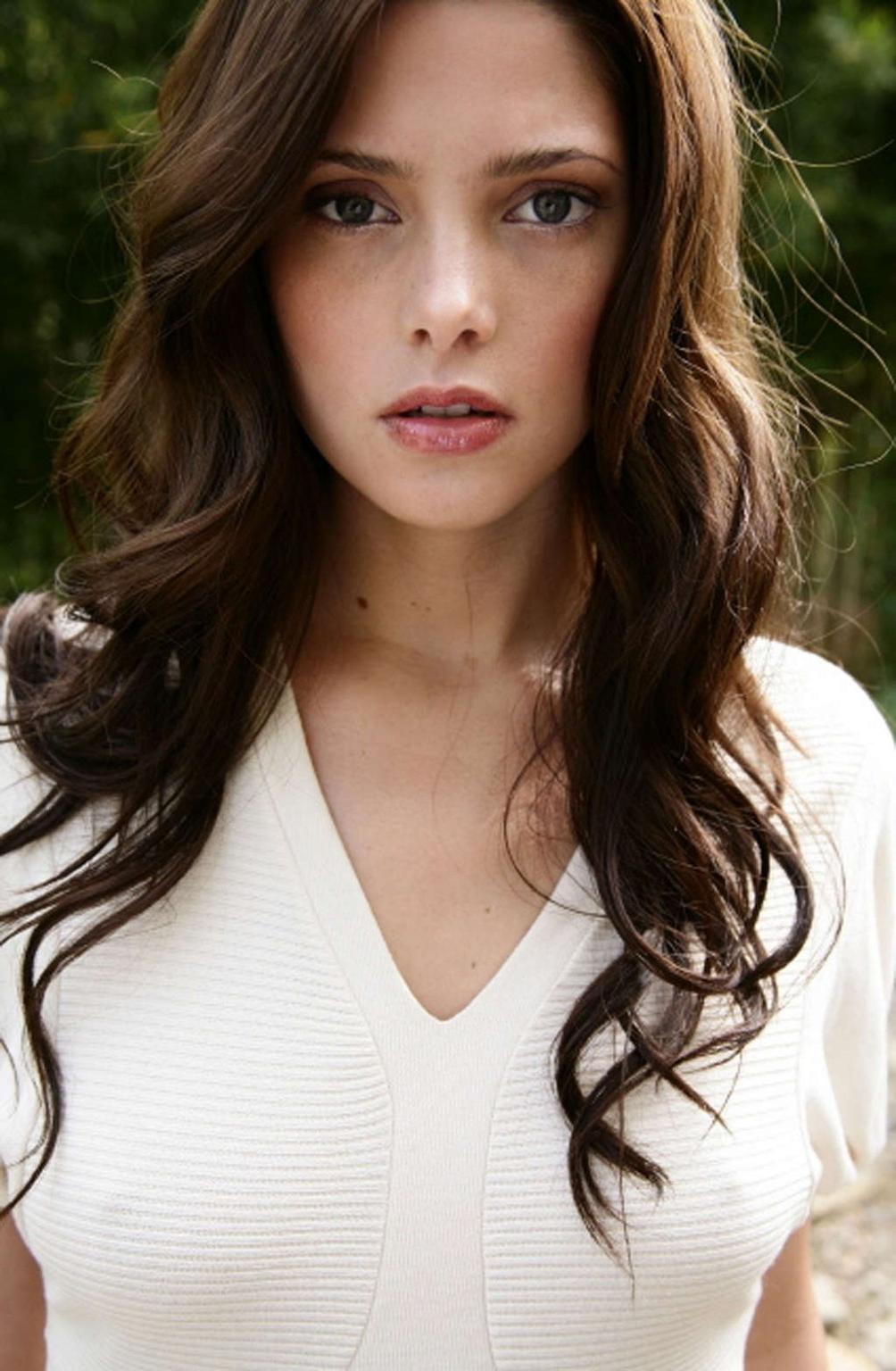 16P Ashley Greene showing sexy and hot body in underwear