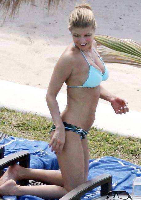14P Stacy Ferguson hot ass and big cleavage in bikini