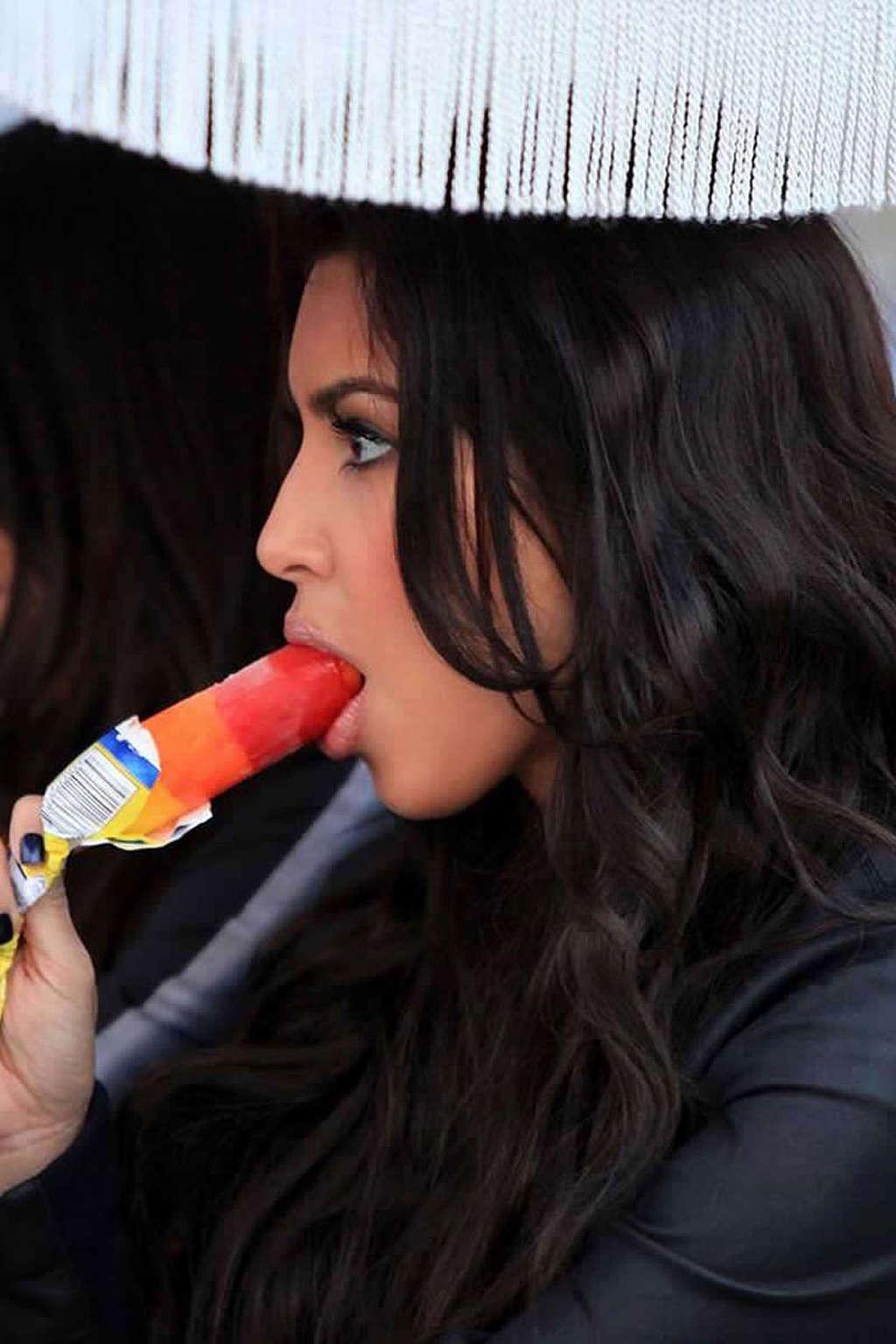 10P Kim Kardashian cleavage