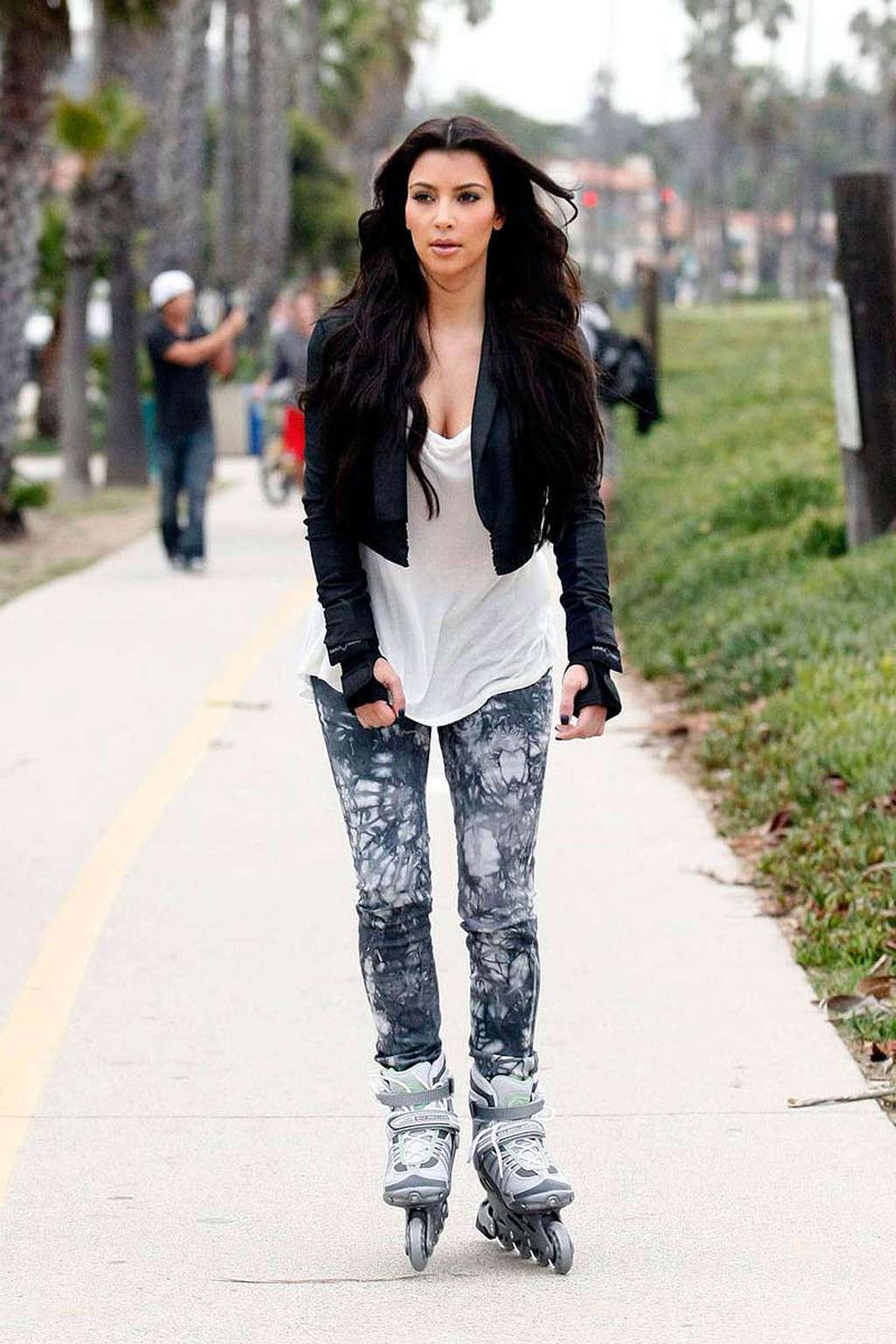 10P Kim Kardashian cleavage