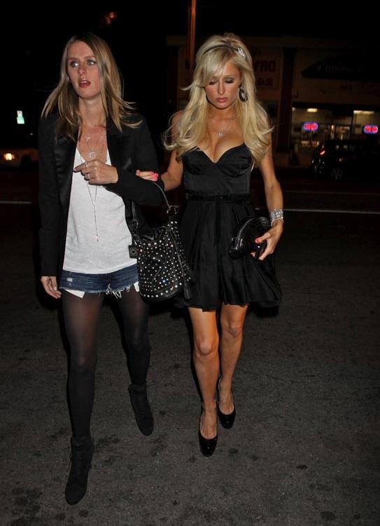 15P Paris Hilton upskirt and nipple slip in public