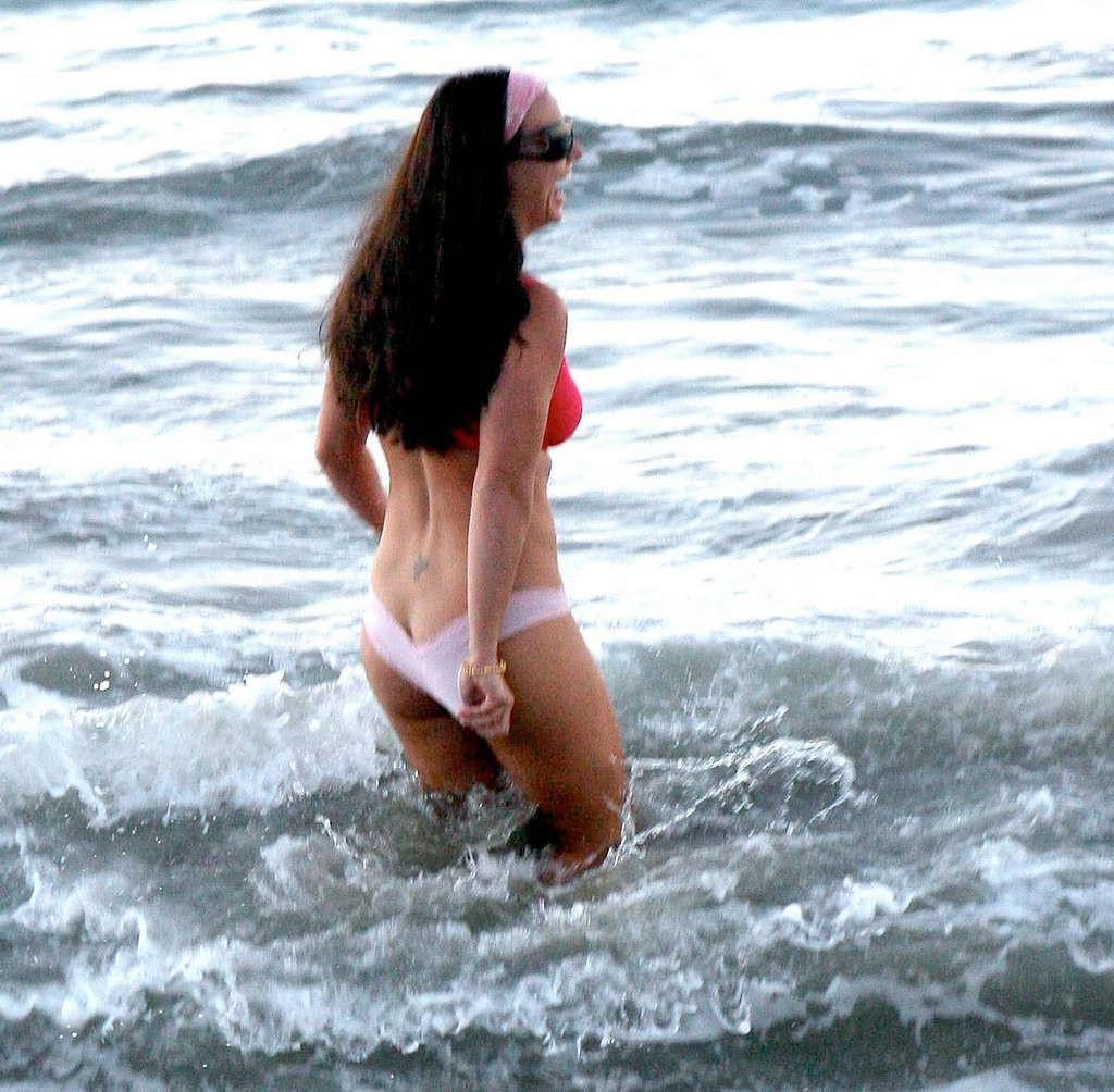 16P Britney Spears enjoying on beach in underwear and showing her sexy body