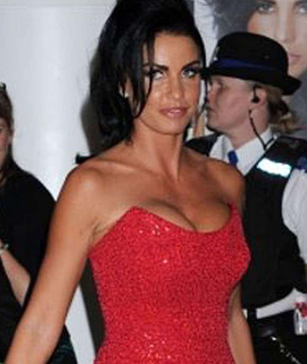 10P Katie Price cleavage