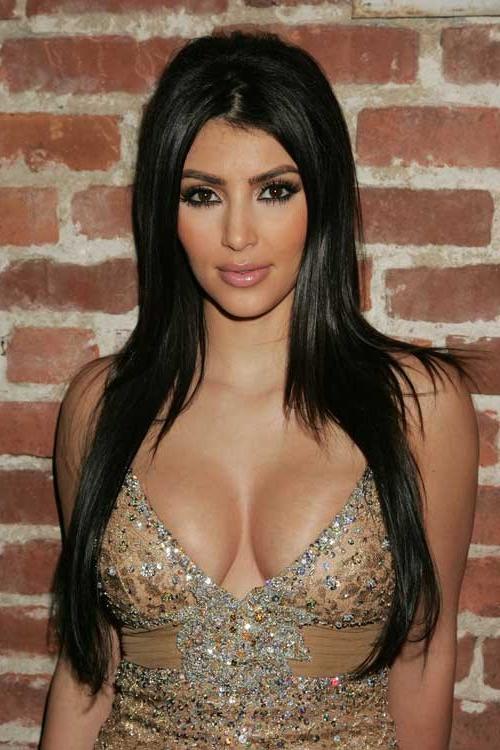 15P Kim Kardashian soft ass and flaunting cleavage
