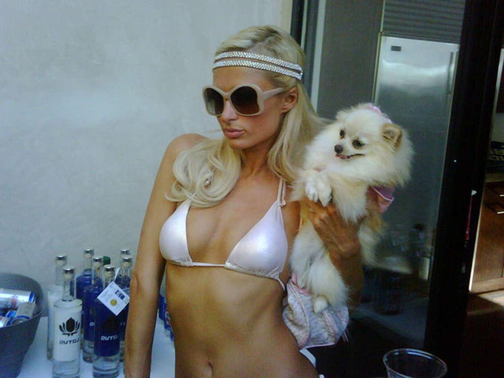 16P Paris Hilton nipple slip paparazzi pictures and posing in fishnets