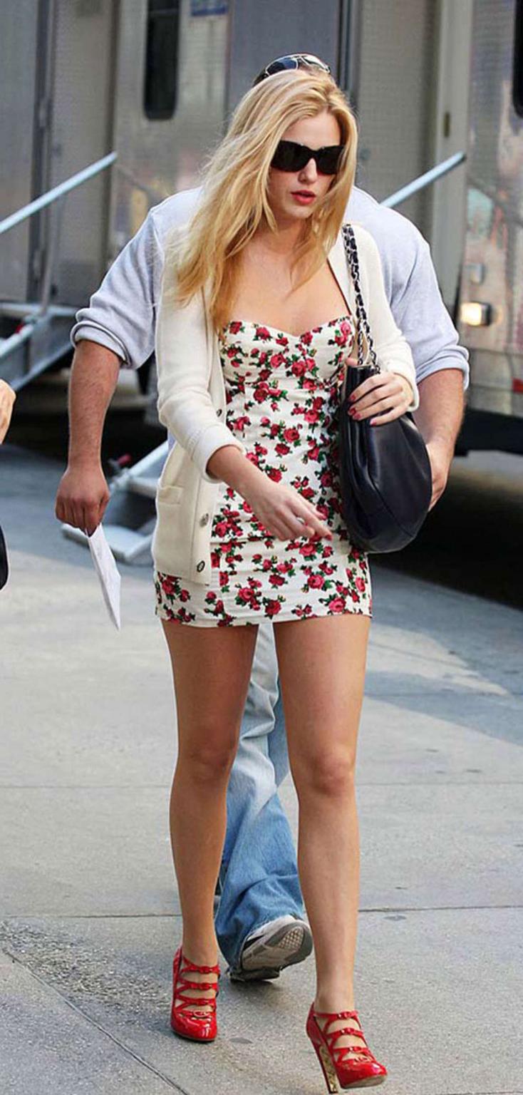 10P Blake Lively cleavage