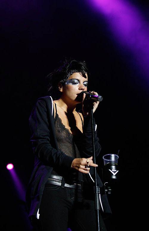 10P Lily Allen nipple