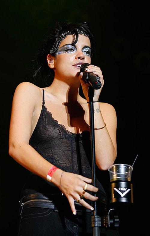 10P Lily Allen nipple