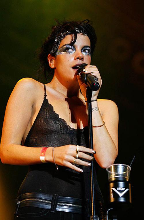 10P Lily Allen nipple