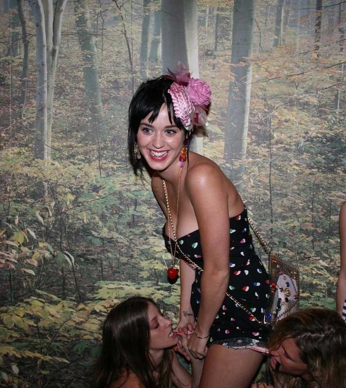 15P Katy Perry boob slipping out while performing