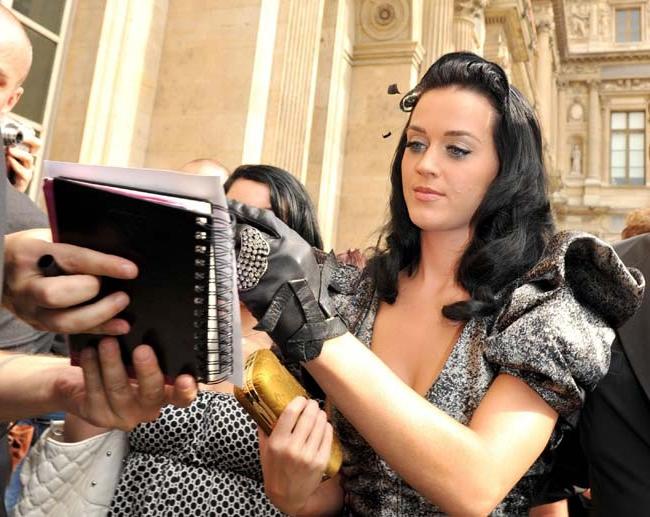 15P Katy Perry boob slipping out while performing