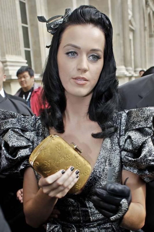 15P Katy Perry boob slipping out while performing