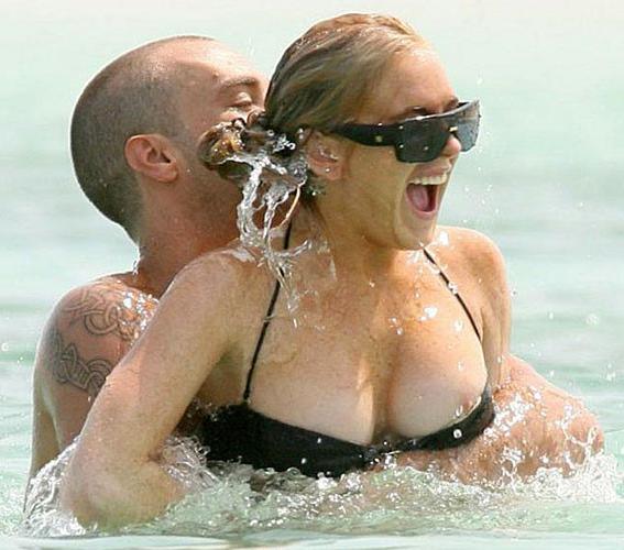 10P Lindsay Lohan cleavage