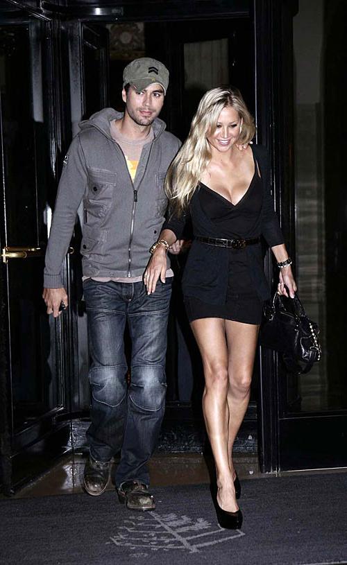 10P Anna Kournikova cleavage