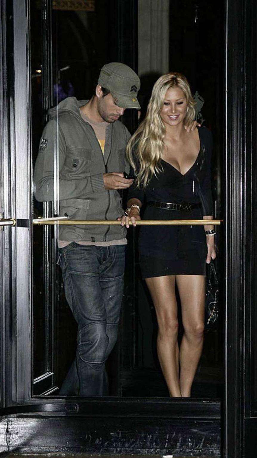 10P Anna Kournikova cleavage