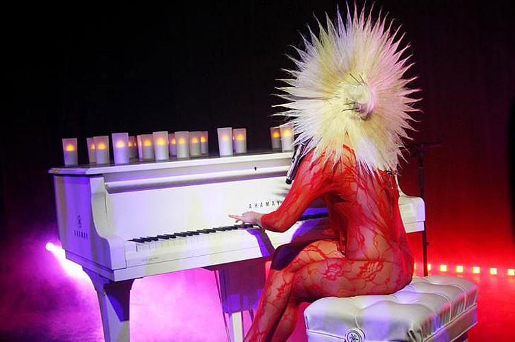 10P Lady Gaga see thru