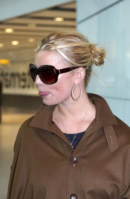 16P Jessica Simpson great smelling cleavage in dress