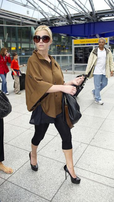 16P Jessica Simpson great smelling cleavage in dress