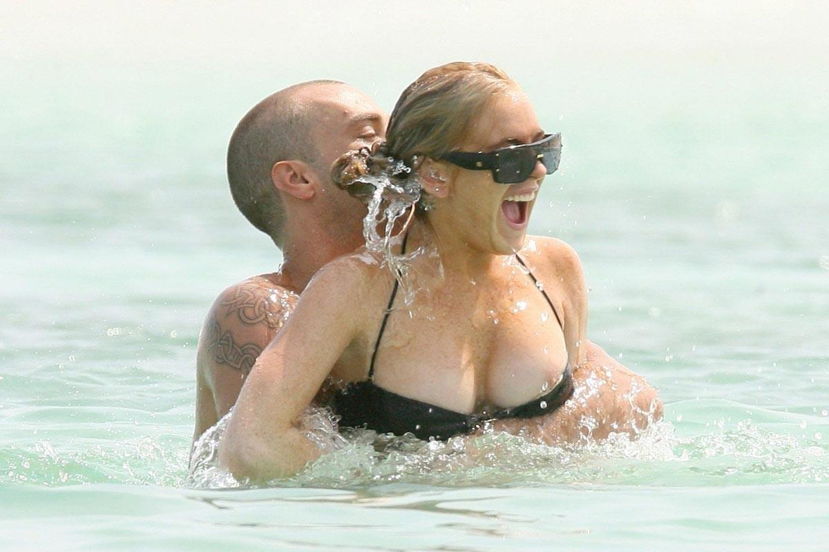 15P Lindsay Lohan nude breasts and great nip slip