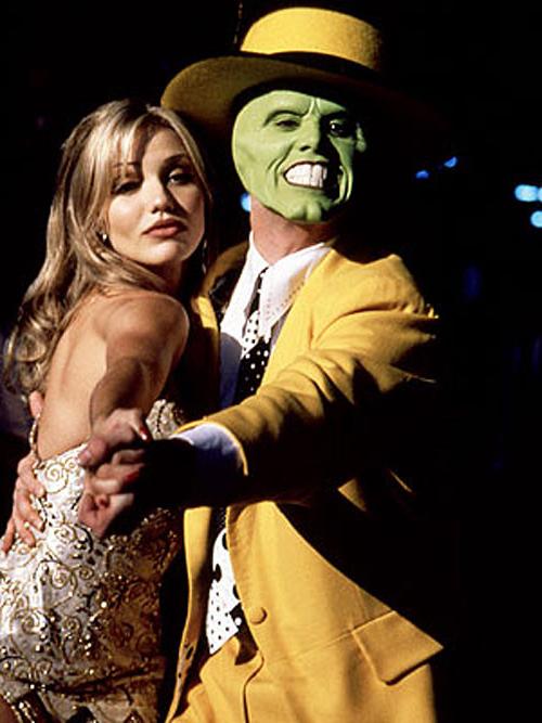 10P Cameron Diaz showing great cleavage and fantasic ass in some movie caps