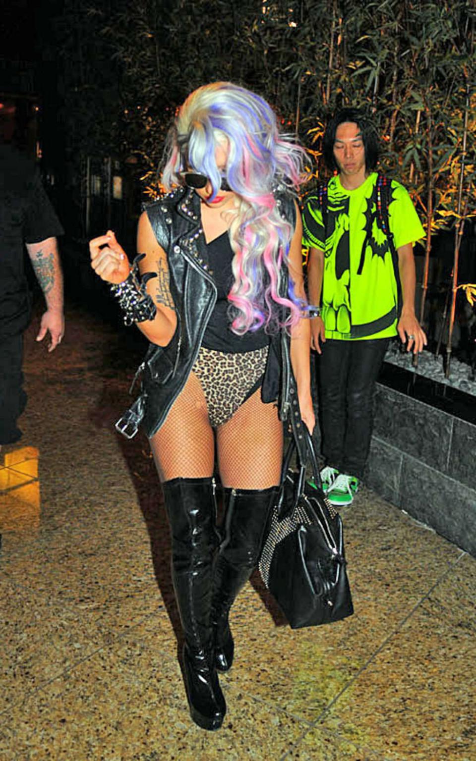 10P Lady Gaga flashing her nipple and look hot in fuck me boots and upskirt paparazz