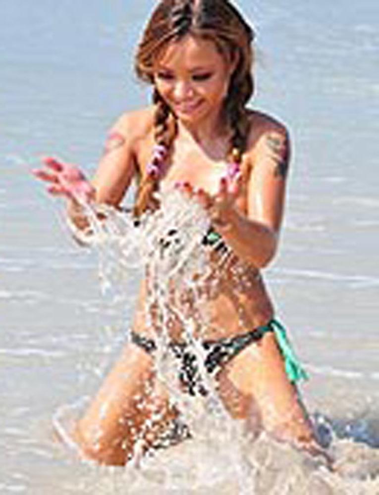 15P Tila Tequila-Sternchen zeigt ihre Titten