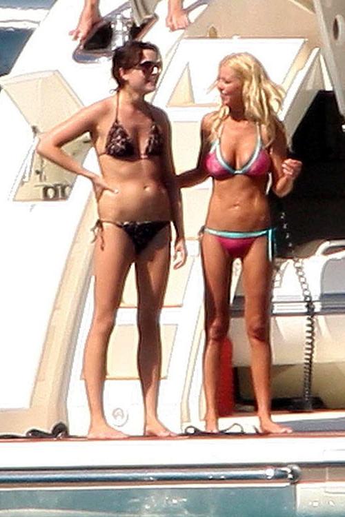 10P Tara Reid showing her ass in bikini and tits slip paparazzi pictures