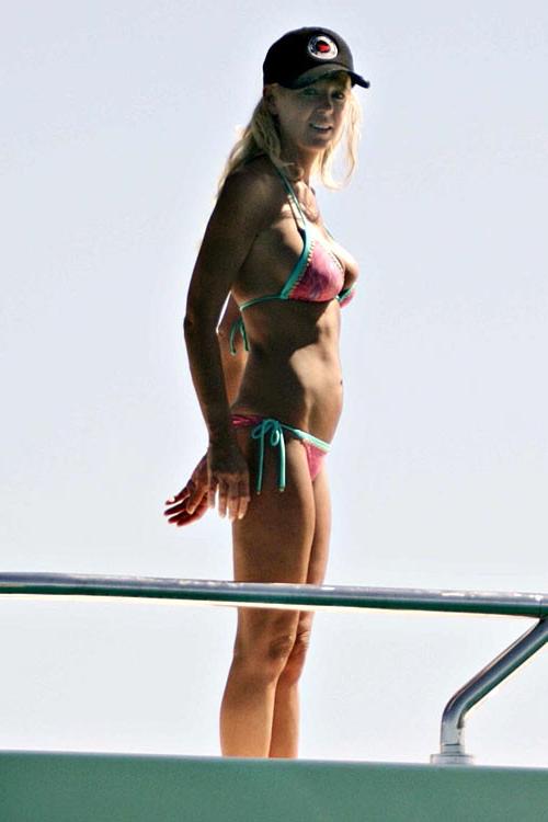 10P Tara Reid showing her ass in bikini and tits slip paparazzi pictures
