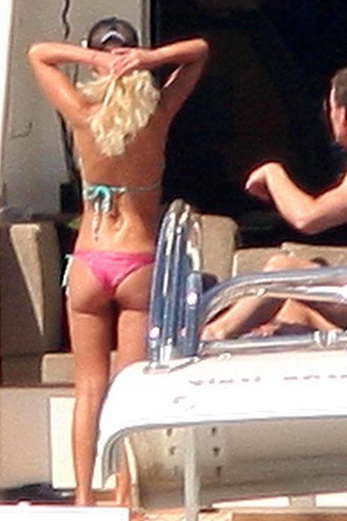 10P Tara Reid showing her ass in bikini and tits slip paparazzi pictures