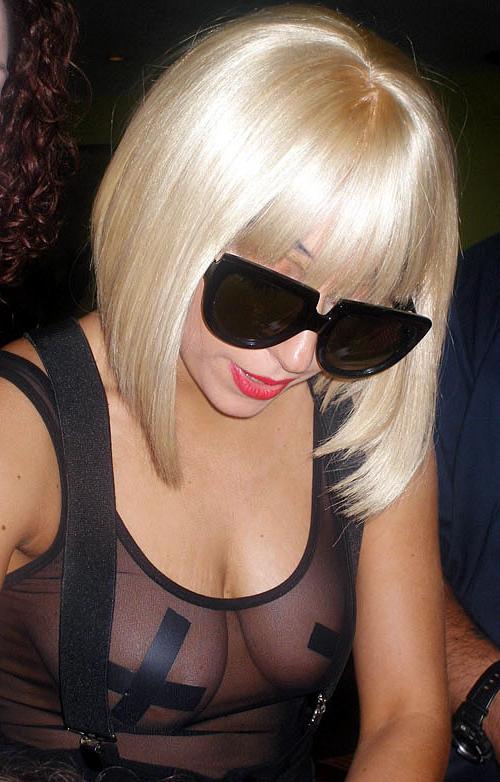 10P Lady Gaga showing her nice ass in thong on stage upskirt paparazzi pictures