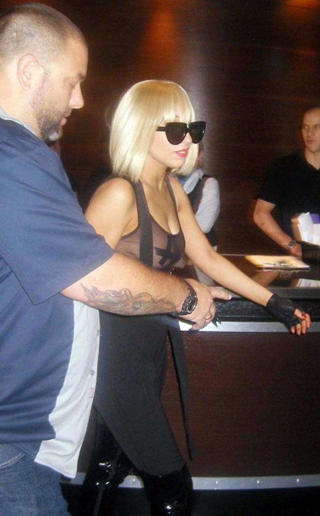 15P Lady Gaga covering her nude tits with plaster