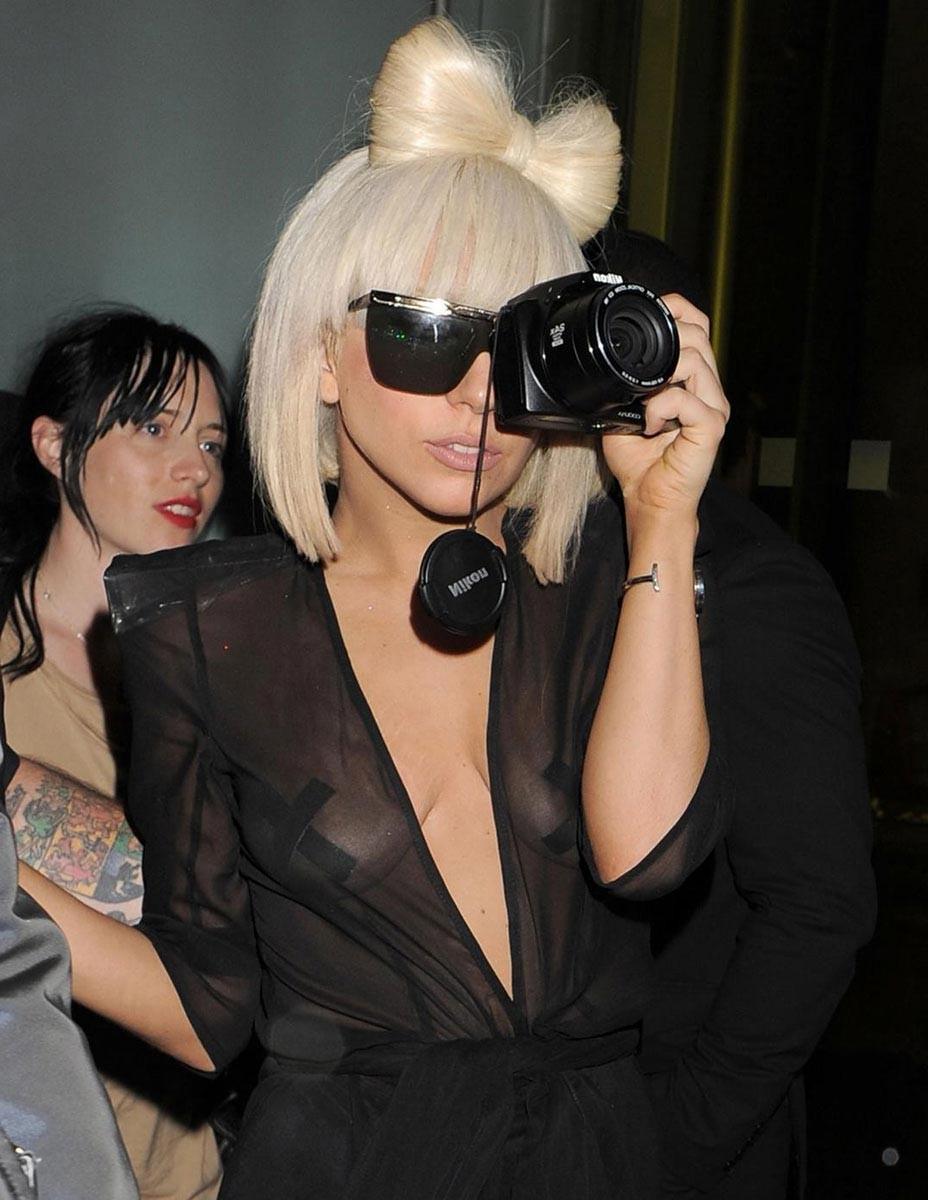 15P Lady Gaga covering her nude tits with plaster
