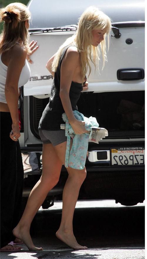 10P Paris Hilton tits slip and showing her nice pussy upskirt paparazzi pictures