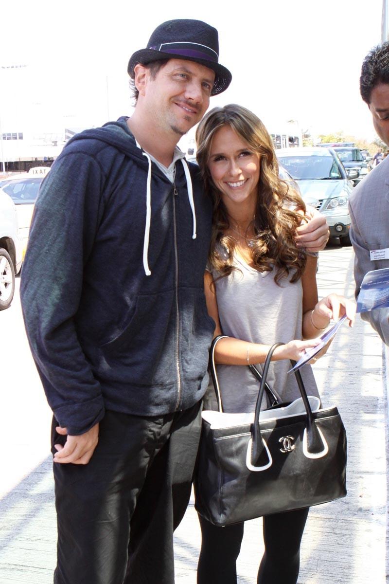 15P Jennifer Love Hewitt extremely hot cleavage