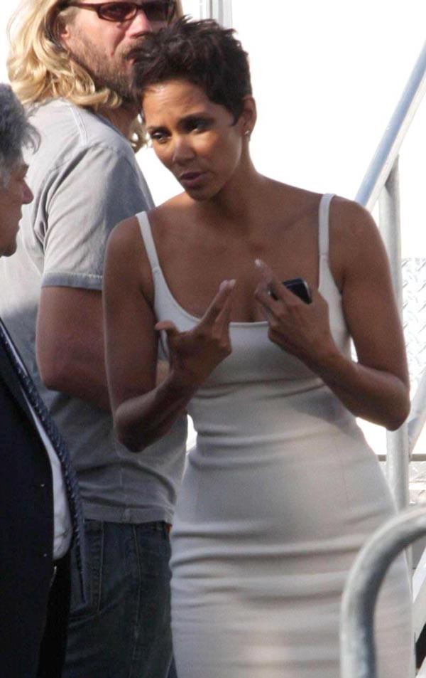 15P Halle Berry kissing a black and nice cleavage