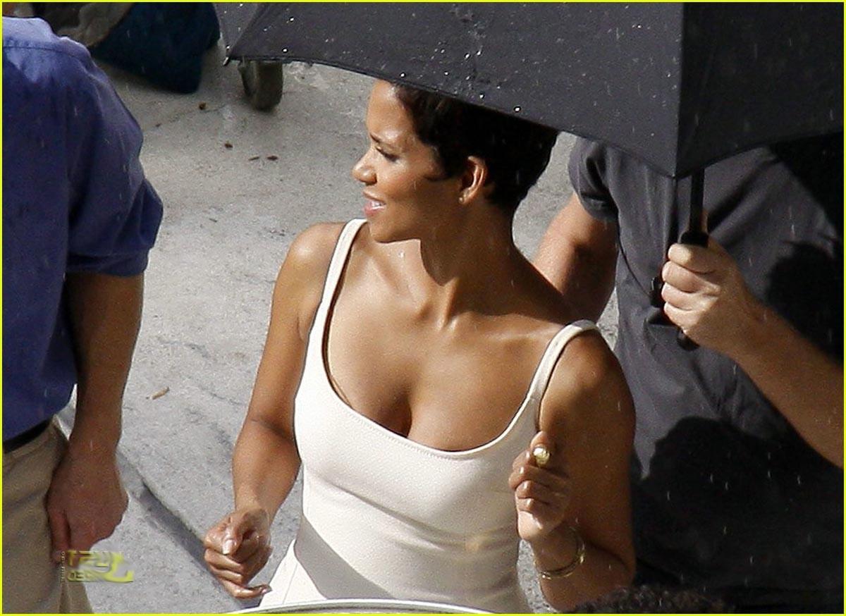 15P Halle Berry kissing a black and nice cleavage