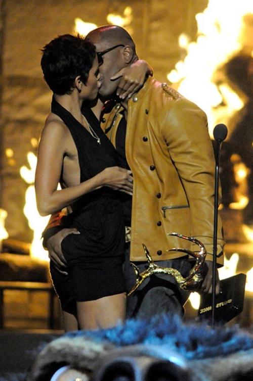15P Halle Berry kissing a black and nice cleavage